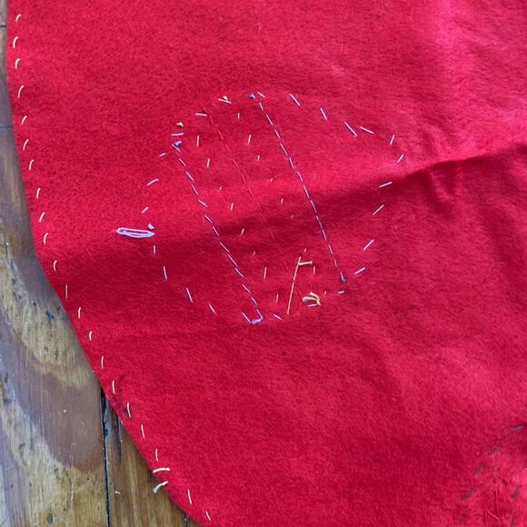 Vintage Christmas Tree Skirt Appliqué Felt Sequin Tablecloth Table Cover Small - Picture 6 of 6